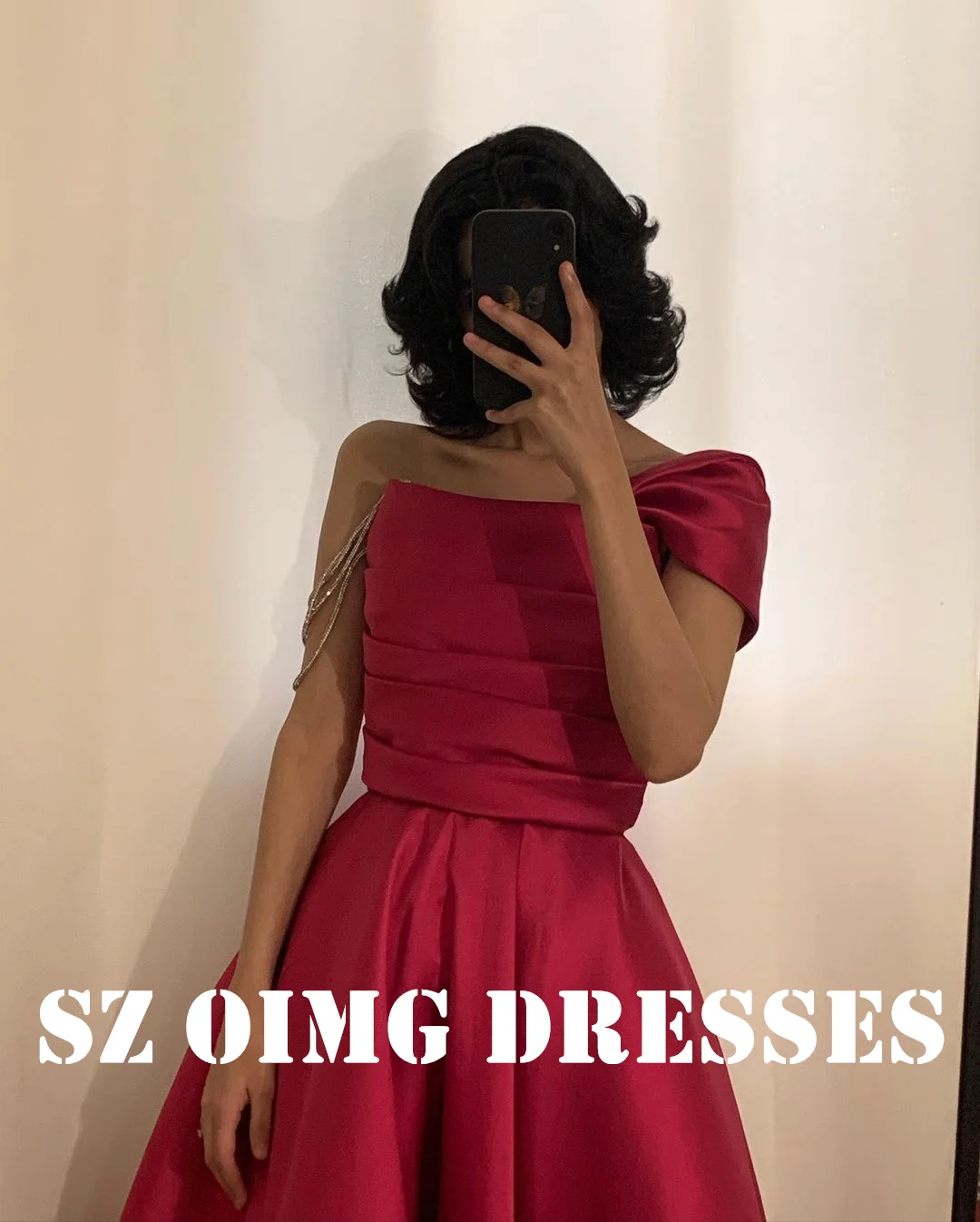 OIMG New Design Off the Shoulder Satin A-Line Prom Dresses Saudi Arabic Women Short Sleeves Red Evening Gowns Formal Party Dress
OIMG New Design Off the Shoulder Satin A-Line Prom Dresses Saudi Arabic Women Short Sleeves Red Evening Gowns Formal Party Dress