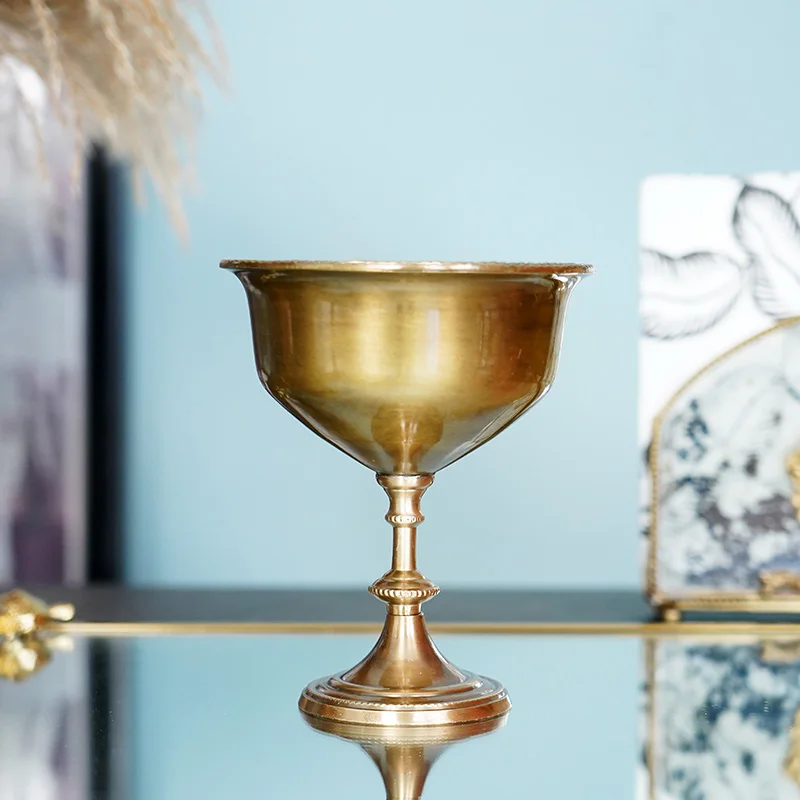 Brass gold cup modeling small tall fruit bowl decoration storage ornaments luxury retro decoration.
Brass gold cup modeling small tall fruit bowl decoration storage ornaments luxury retro decoration.