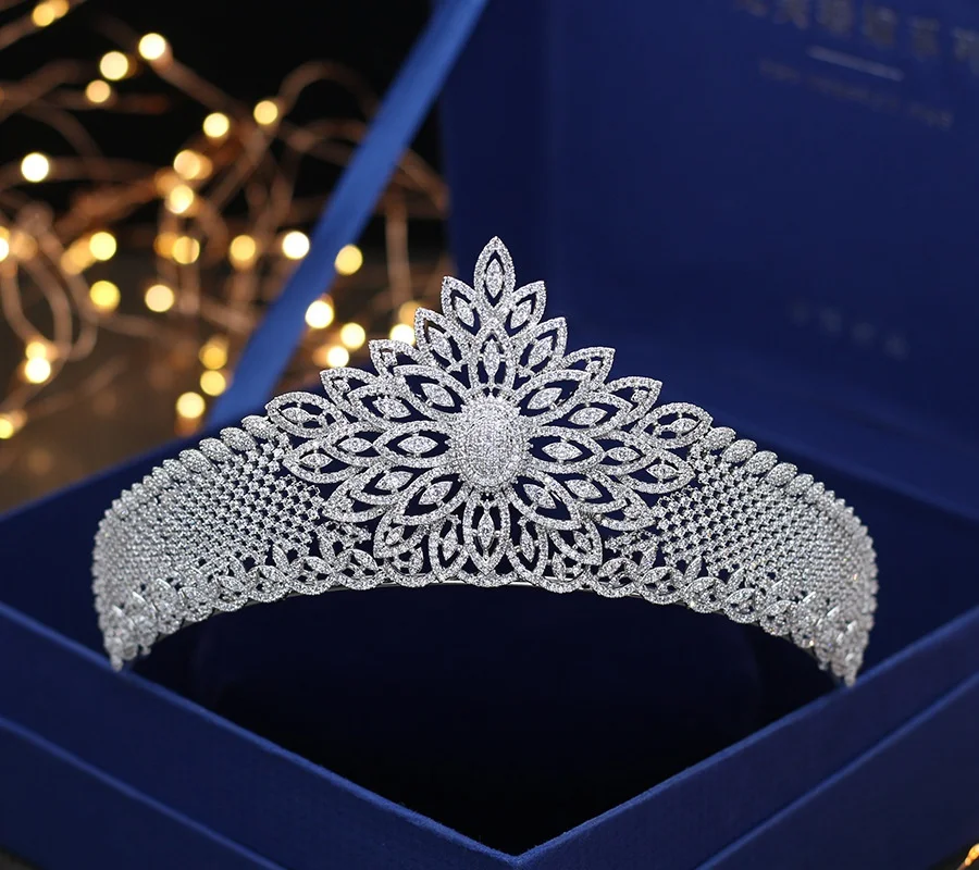 Royal Zircon Bridal Headdress Wedding Crown Birthday Dinner Hair Accessories Wedding Dress Accessories
Royal Zircon Bridal Headdress Wedding Crown Birthday Dinner Hair Accessories Wedding Dress Accessories