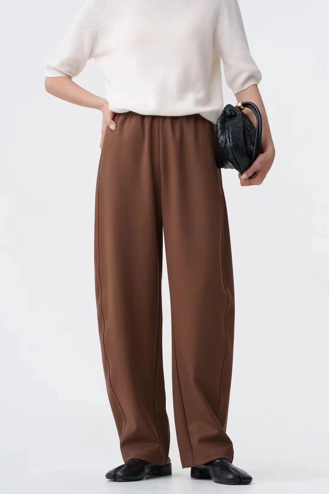 Hooded staff Banana library Acetic acid blend has a good drape feeling, simple and comfortable 
Hooded staff Banana library Acetic acid blend has a good drape feeling, simple and comfortable