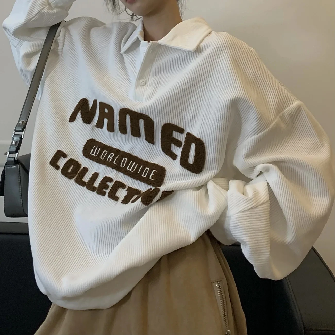 HOUZHOU Vintage Letter Print Corduroy Hoodies Women Y2k Streetwear Preppy Style Polo Collar Sweatshirt Autumn Kpop Pullover
HOUZHOU Vintage Letter Print Corduroy Hoodies Women Y2k Streetwear Preppy Style Polo Collar Sweatshirt Autumn Kpop Pullover