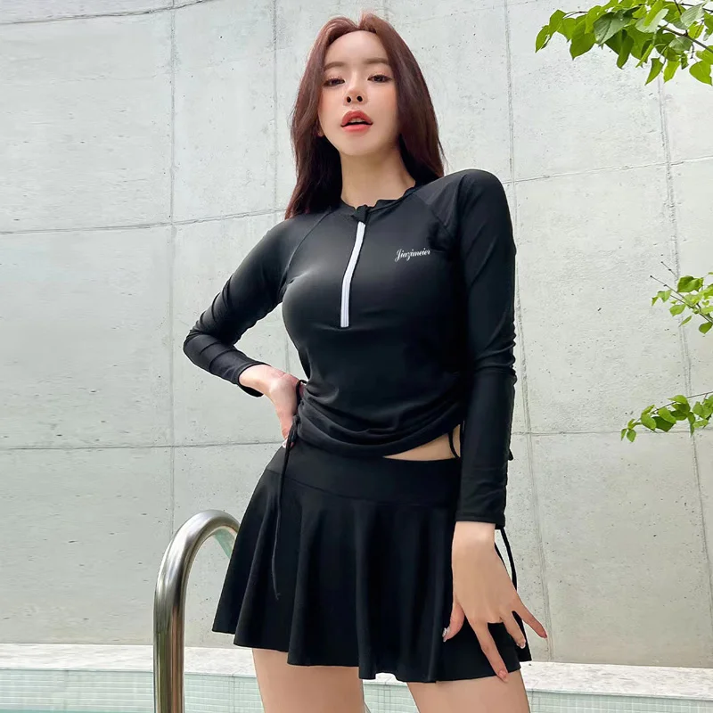 Женский купальник-танкини с длинным рукавом и высокой талией
Женский купальник-танкини с длинным рукавом и высокой талией