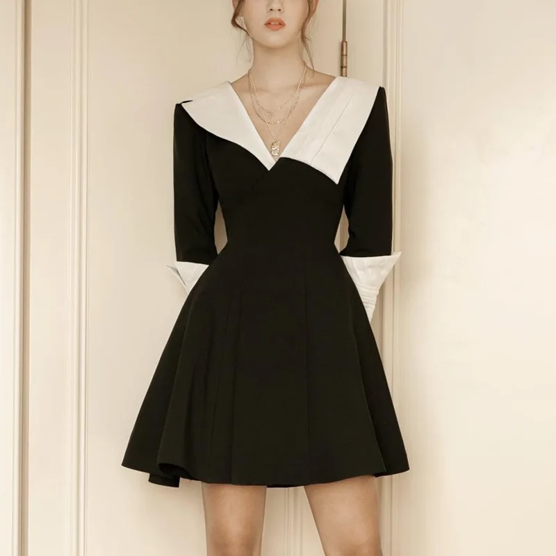 2022 Autumn And Winter Women Black And White Color Contrast V-neck Slim Long Sleeve Dress
2022 Autumn And Winter Women Black And White Color Contrast V-neck Slim Long Sleeve Dress