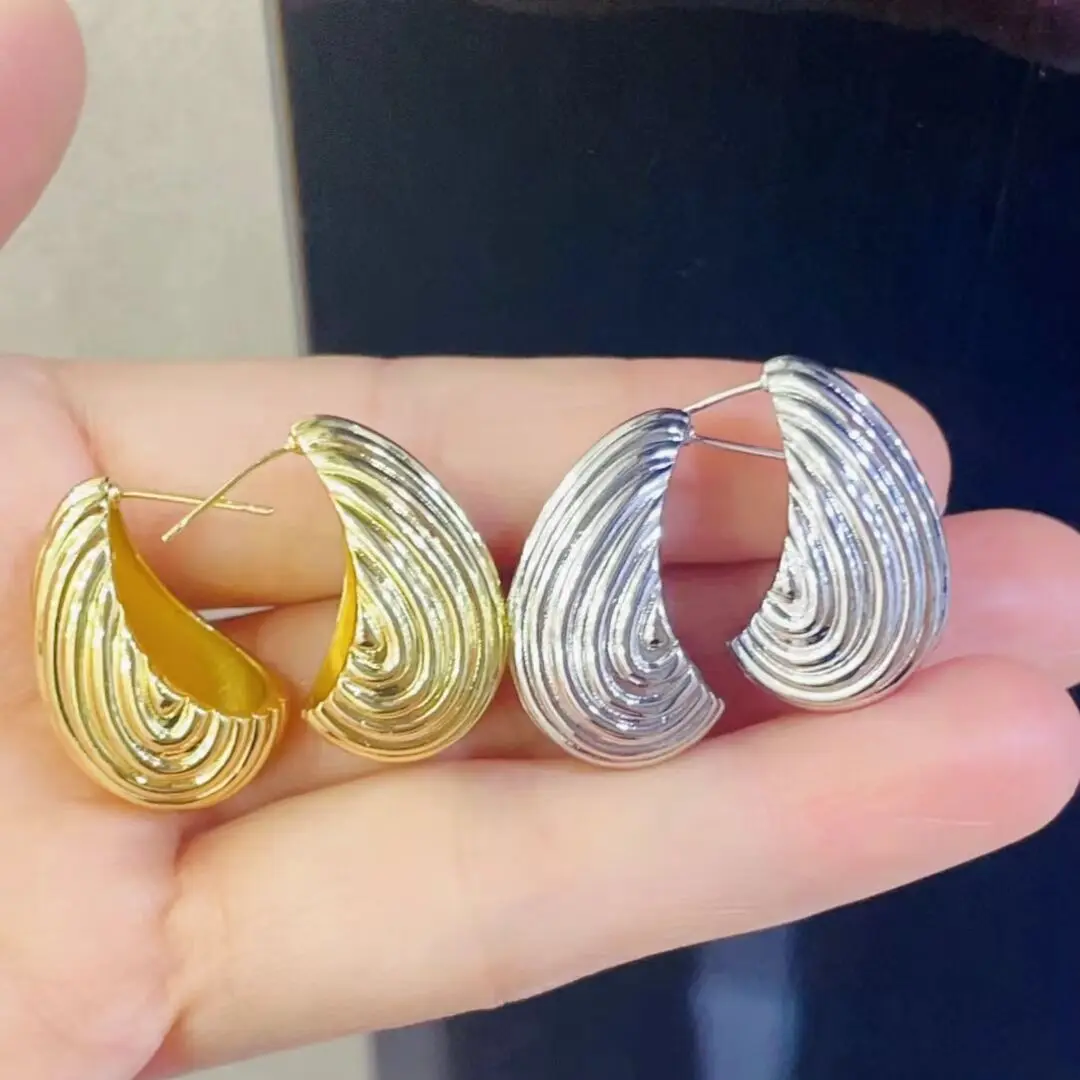 5Pairs Retro Simple Striped Water Drop Chunky Earrings 18K Plated Gold Unique Hollow Texture Tear Drop Women's Earrings
5Pairs Retro Simple Striped Water Drop Chunky Earrings 18K Plated Gold Unique Hollow Texture Tear Drop Women's Earrings