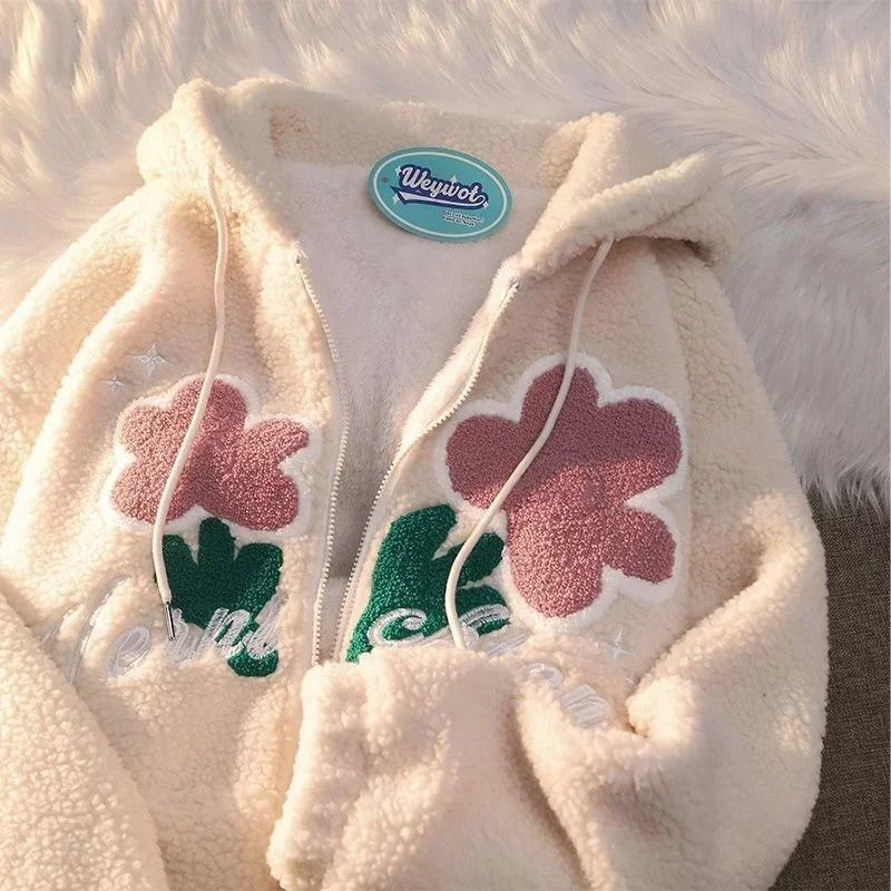 Lamb wool cute flower letter embroidery zipper cardian dies womens winter tickened warm all-matc couple dies women 
Lamb wool cute flower letter embroidery zipper cardian dies womens winter tickened warm all-matc couple dies women