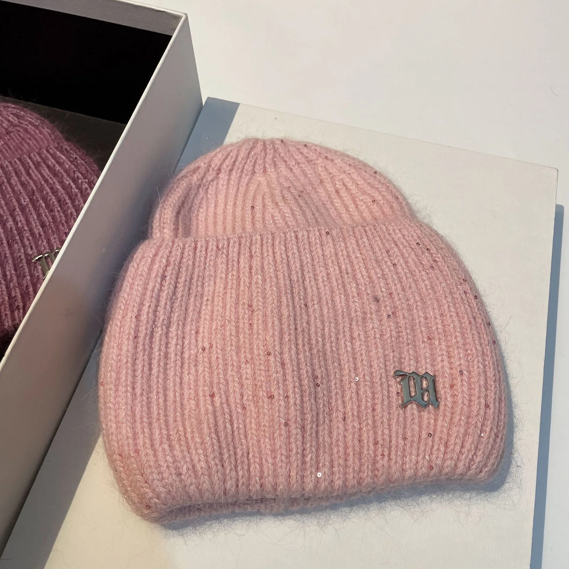 Real Rabbit Fur Warm Women Knitted Hat Rhinestones Letters Winter Hats for Lady Fluffy Sequins Wool Skullies Beanies Cold Caps
Real Rabbit Fur Warm Women Knitted Hat Rhinestones Letters Winter Hats for Lady Fluffy Sequins Wool Skullies Beanies Cold Caps