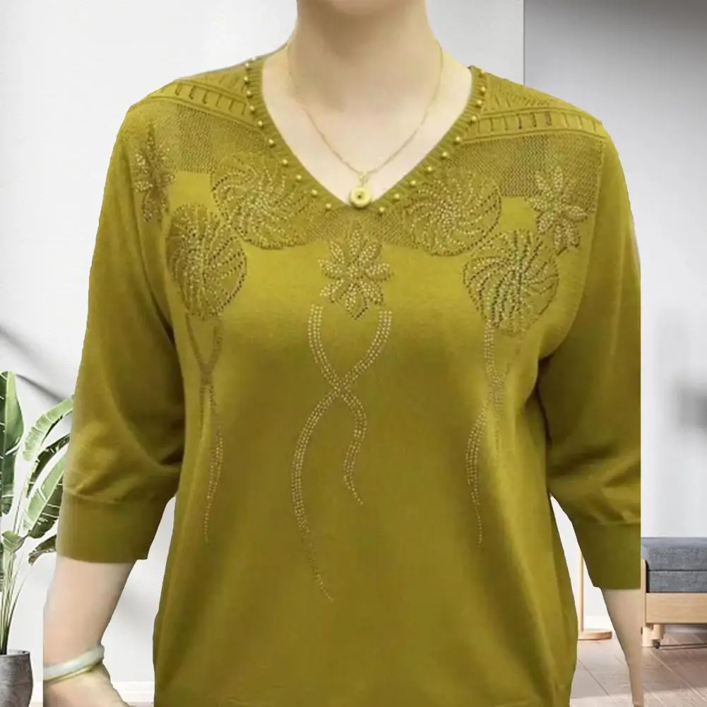 

Bead Stitching Blouse Elegant Mid-aged Women's Floral Knit Pullover with V Neck Elastic Cuff Soft Casual Blouse for Mothers