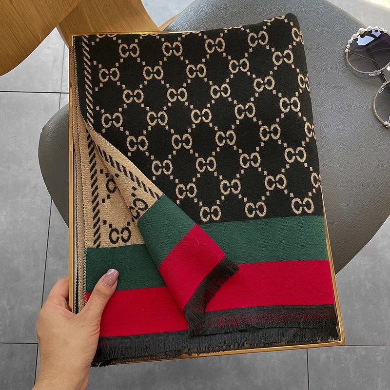 2023 New Scarf Women Luxury Double-sided Large Shawl Printed Letter Warm 100% Cashmere Foulard Bufanda Classic Tassel Scarf
2023 New Scarf Women Luxury Double-sided Large Shawl Printed Letter Warm 100% Cashmere Foulard Bufanda Classic Tassel Scarf