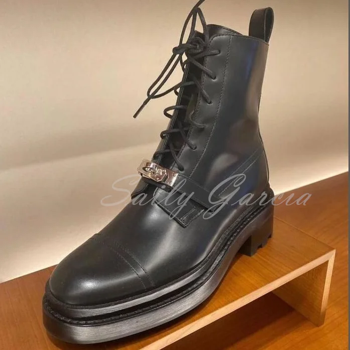 Glossed Calfskin Ankle Boots Platform Chelsea Boots Round Toes Cross-tied Low Heel Metal Decoration Flat Boots For Women
Glossed Calfskin Ankle Boots Platform Chelsea Boots Round Toes Cross-tied Low Heel Metal Decoration Flat Boots For Women