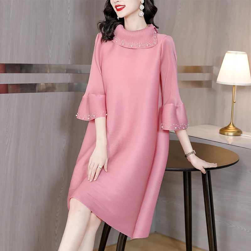 Sanzhai Pleated Casual Dress for Women's Spring/Summer 2023 Age Reducing Large Loose and Slim Covering Belly Long Dress
Sanzhai Pleated Casual Dress for Women's Spring/Summer 2023 Age Reducing Large Loose and Slim Covering Belly Long Dress