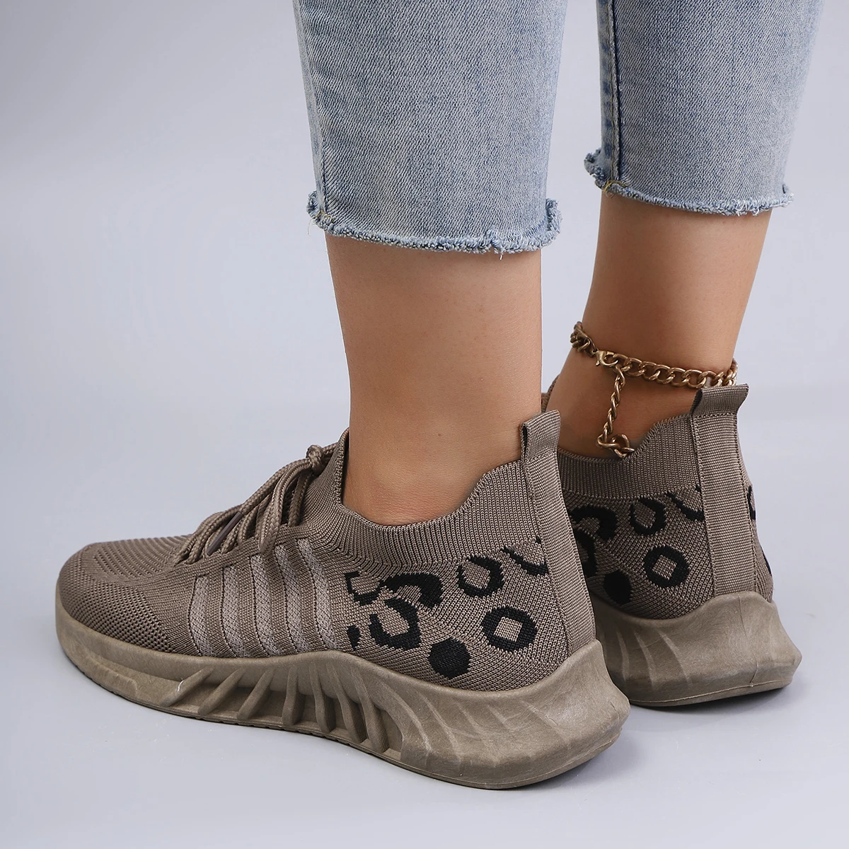 أحذية رياضية نسائية جديدة للربيع والخريف، مريحة وقابلة للتنفس وخفيفة الوزن ومقاومة للتآكل، مع أربطة أحذية رياضية نسائية جديدة للربيع والخريف، مريحة وقابلة للتنفس وخفيفة الوزن ومقاومة للتآكل، مع أربطة