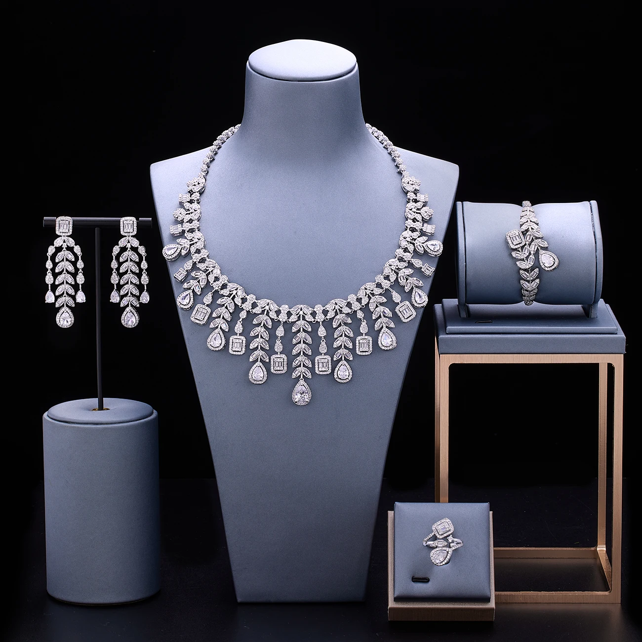 2024 New 4-piece Bridal Wedding Set with Cubic Zirconia Women's Wedding Party Brides Accessories in Saudi Arabia
2024 New 4-piece Bridal Wedding Set with Cubic Zirconia Women's Wedding Party Brides Accessories in Saudi Arabia