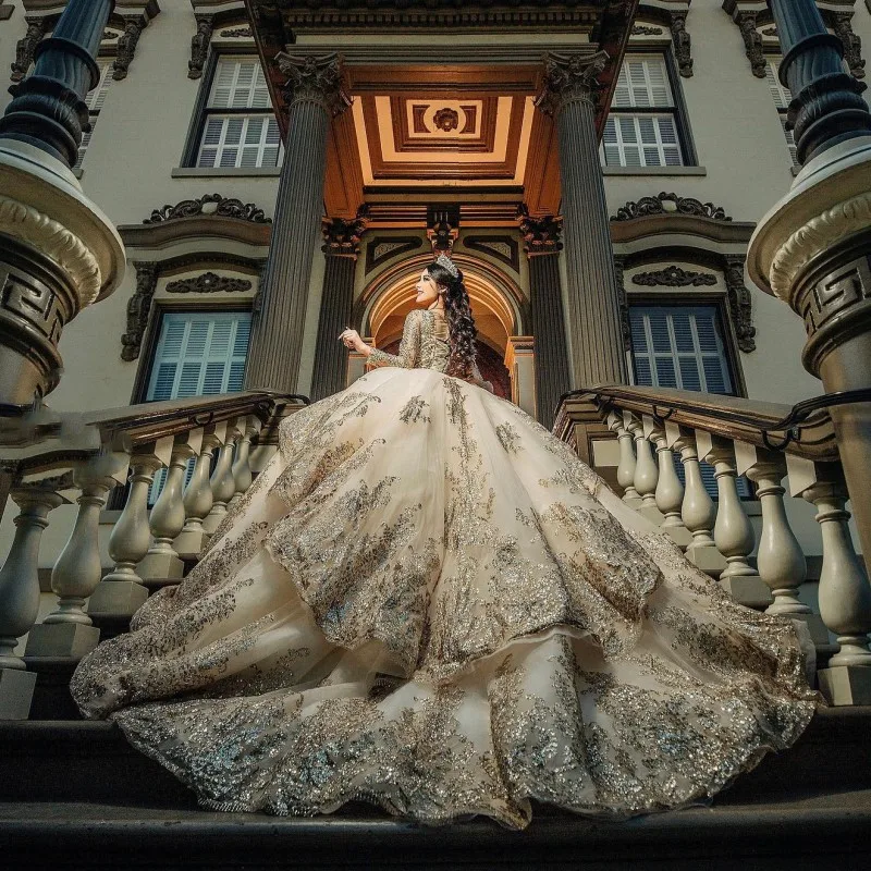 Lovestory Champagne Long Sleeves Luxury Tulle Ball Gown Quinceanera Dresses Gold Appliques Vestido De 15 Anos Sweet 16 Dresses
Lovestory Champagne Long Sleeves Luxury Tulle Ball Gown Quinceanera Dresses Gold Appliques Vestido De 15 Anos Sweet 16 Dresses