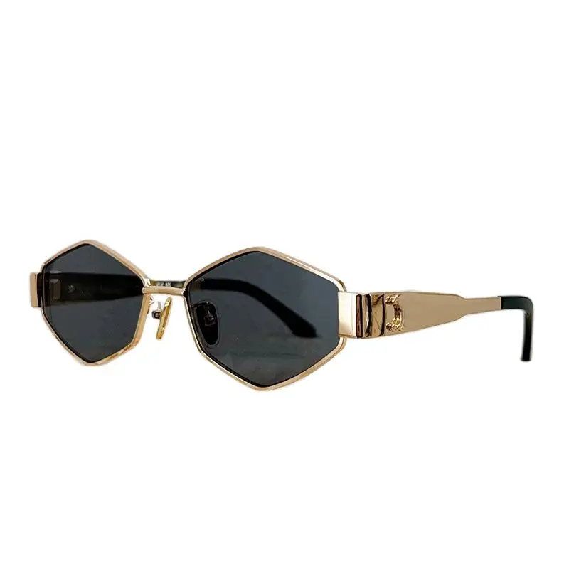 2023 top quality Alloy splicing diamond-shaped lens Sun glasses sunglasses women's men's fashion glasses
2023 top quality Alloy splicing diamond-shaped lens Sun glasses sunglasses women's men's fashion glasses