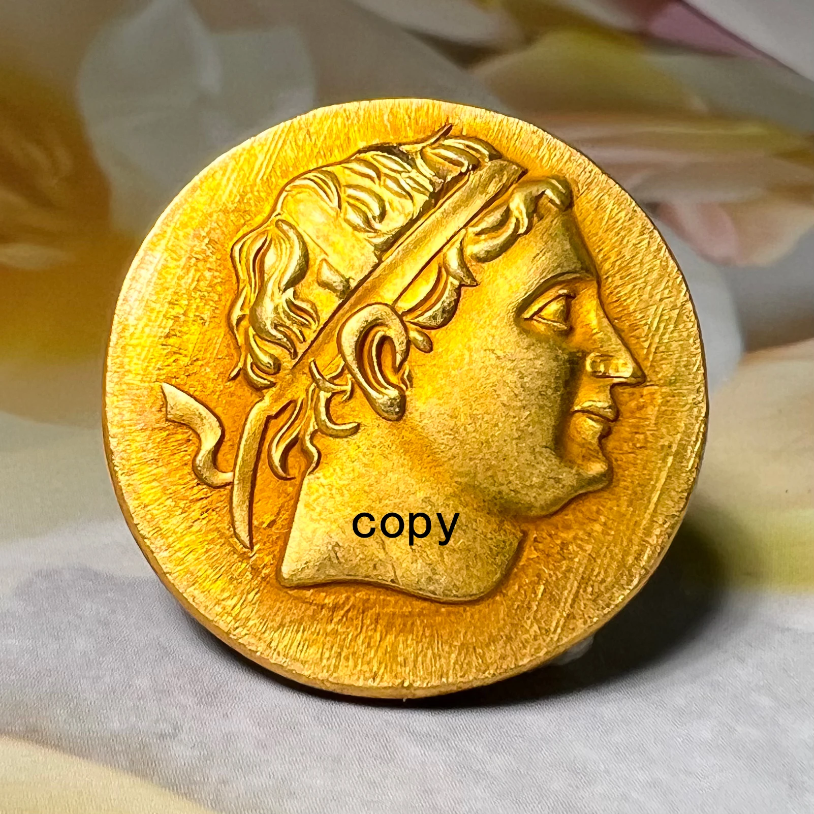 Ancient Greek Athena Replica Coin, Gold Sun God Creative Decoration Coin, Handicraft Collection, Beautiful Gift Souirs
Ancient Greek Athena Replica Coin, Gold Sun God Creative Decoration Coin, Handicraft Collection, Beautiful Gift Souirs