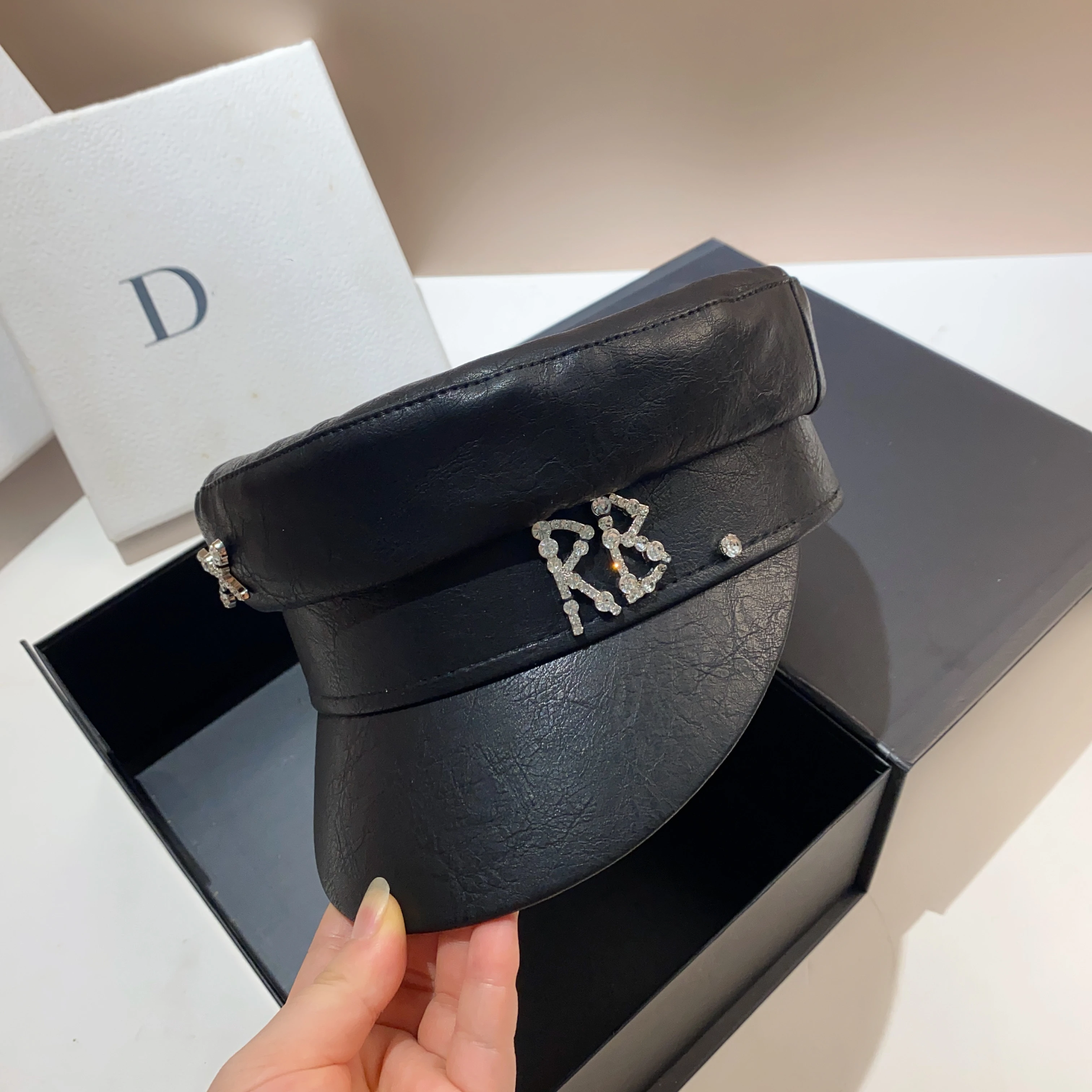 RB Pihai Military Hat European Station Fashion Versatile Black Newspaper Boy Hat Female Spring and Autumn New Fashion Flat Top D
RB Pihai Military Hat European Station Fashion Versatile Black Newspaper Boy Hat Female Spring and Autumn New Fashion Flat Top D