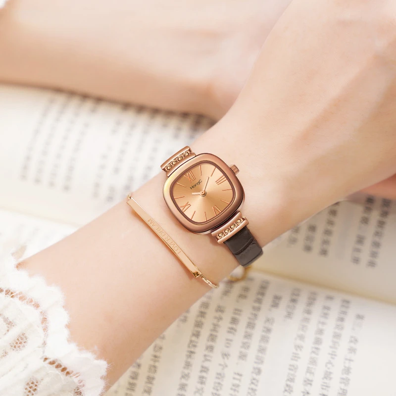 Woman Watch Vintage Small Square Watch Black Gold Small Square Candy Watch Ladies Quartz Watch Simple Waterproof Luxury
Woman Watch Vintage Small Square Watch Black Gold Small Square Candy Watch Ladies Quartz Watch Simple Waterproof Luxury