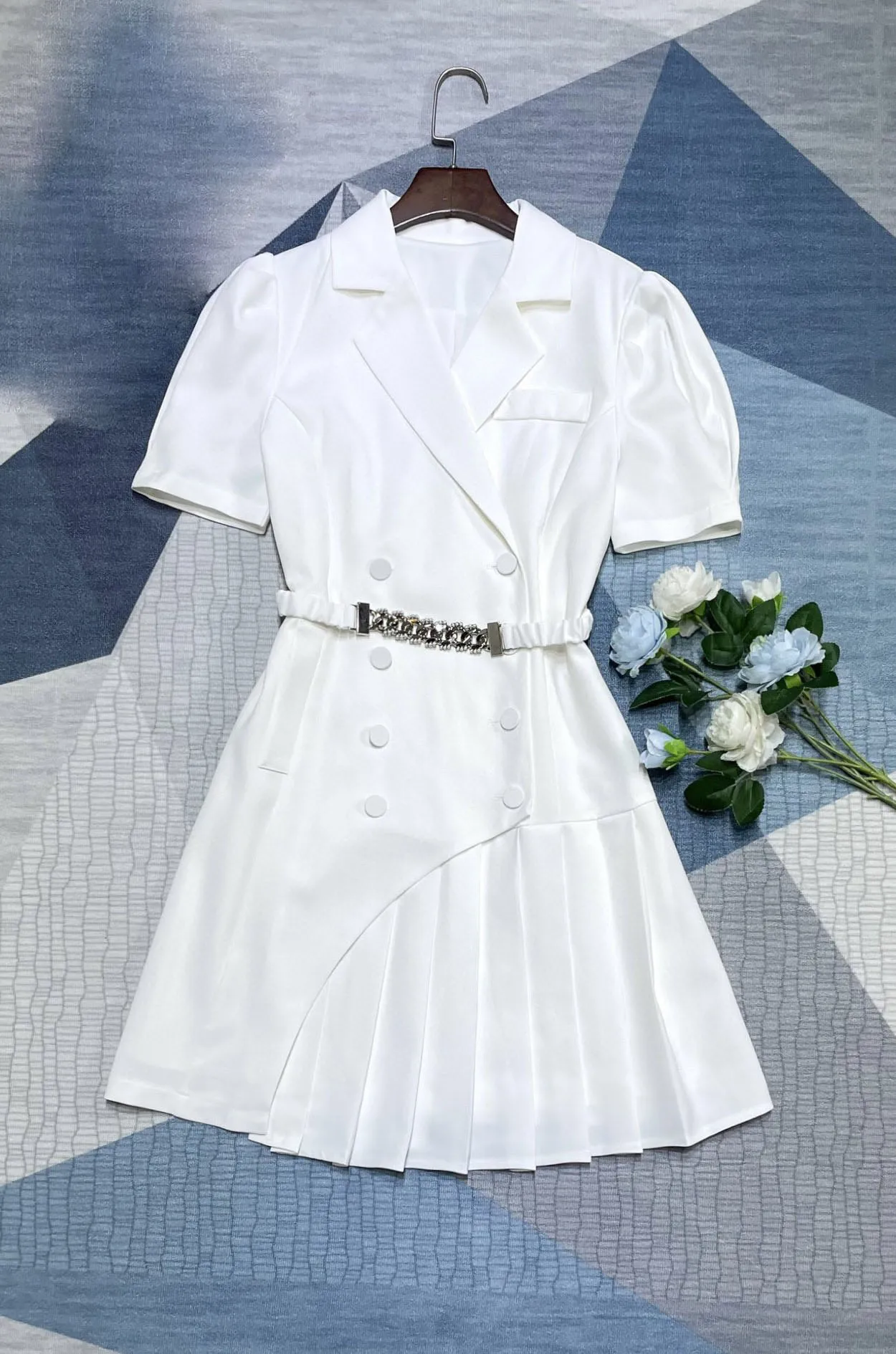 Suit collar double-breasted dress irregular hem splicing design casual fashion 2023 summer new 0413
Suit collar double-breasted dress irregular hem splicing design casual fashion 2023 summer new 0413