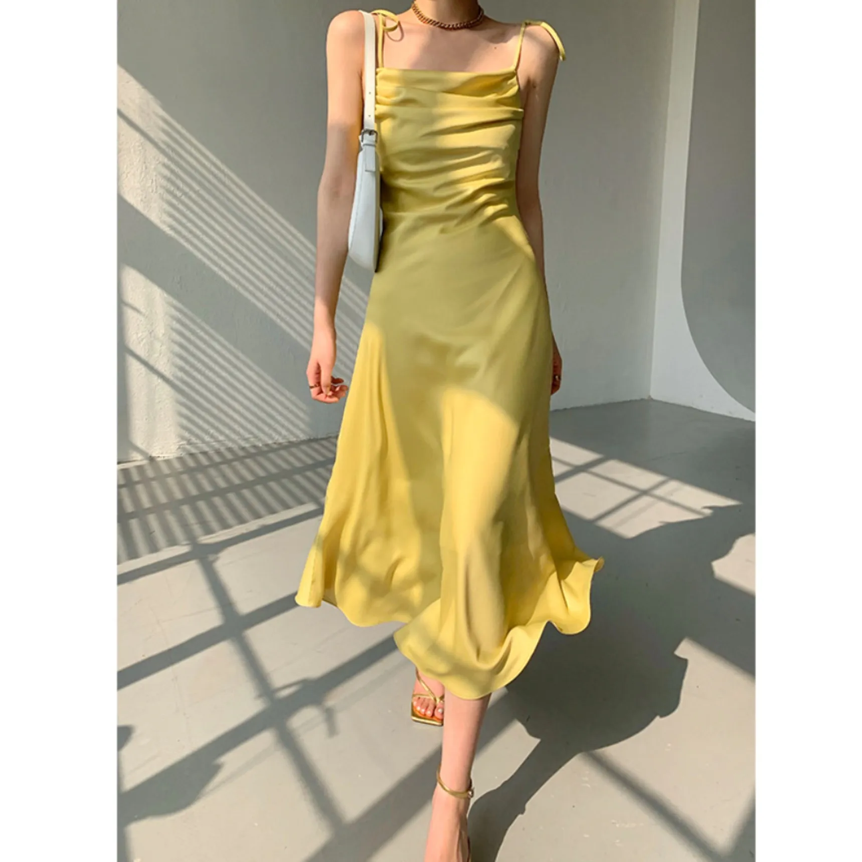 New Summer Dresses Woman 2022 Fashion Swing Collar Pleated Suspender Dress Solid Color Dress Elegant Casual Women's Long Dress
New Summer Dresses Woman 2022 Fashion Swing Collar Pleated Suspender Dress Solid Color Dress Elegant Casual Women's Long Dress