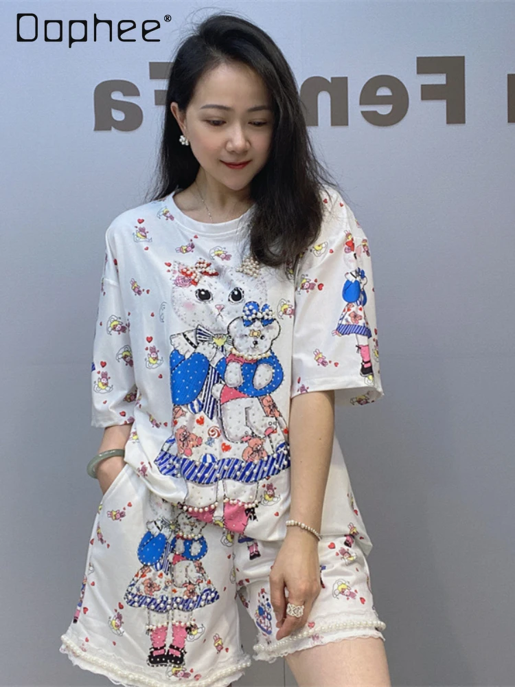 Модная футболка с мультяшным принтом и короткими рукавами, шорты с широкими штанинами, женская одежда из двух предметов, летние новые повседневные короткие комплекты с бисером
Модная футболка с мультяшным принтом и короткими рукавами, шорты с широкими штанинами, женская одежда из двух предметов, летние новые повседневные короткие комплекты с бисером