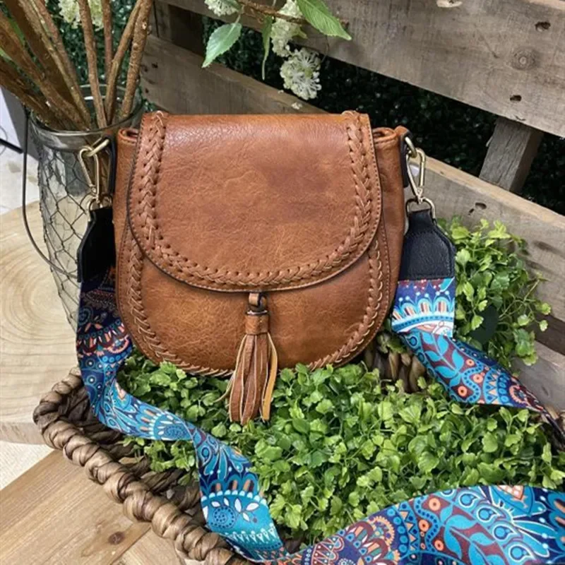 

2024 New Fashion Retro Double Shoulder Strap Saddle Bag With Tassel Unique Weave Pattern Crossbody Bag Office Daily