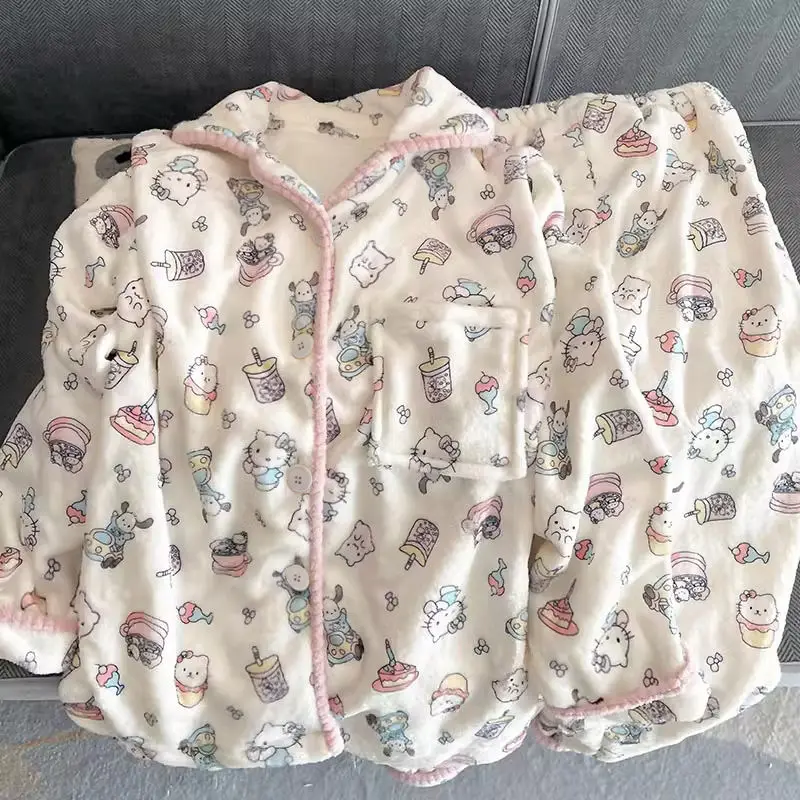 Милое ночное белье для девочек Sanrio Hellokitty плюшевый и утолщенный флисовый осенне-зимний фланелевый домашний меховой комплект
Милое ночное белье для девочек Sanrio Hellokitty плюшевый и утолщенный флисовый осенне-зимний фланелевый домашний меховой комплект