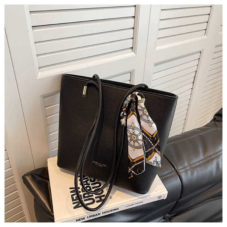 Fashionable Minimalist Handbag New High-capacity Textured Shoulder Bag Popular Stylish Women Messenger Bags Leather Handbags 
Fashionable Minimalist Handbag New High-capacity Textured Shoulder Bag Popular Stylish Women Messenger Bags Leather Handbags