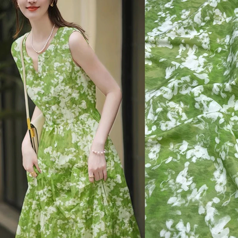 

Printed Stretch Silk Crepe de Chine Fabric with White Print on Green, Ideal for Summer Cheongsam Dress 140CM Wide 18MM D1404