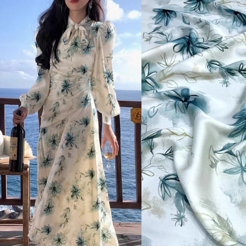 93% Silk with 7% Spandex Blue Green Floral Print on White Stretch Silk Fabric for Dressmaking Cheongsam 140CM Wide 19MM D1347
93% Silk with 7% Spandex Blue Green Floral Print on White Stretch Silk Fabric for Dressmaking Cheongsam 140CM Wide 19MM D1347