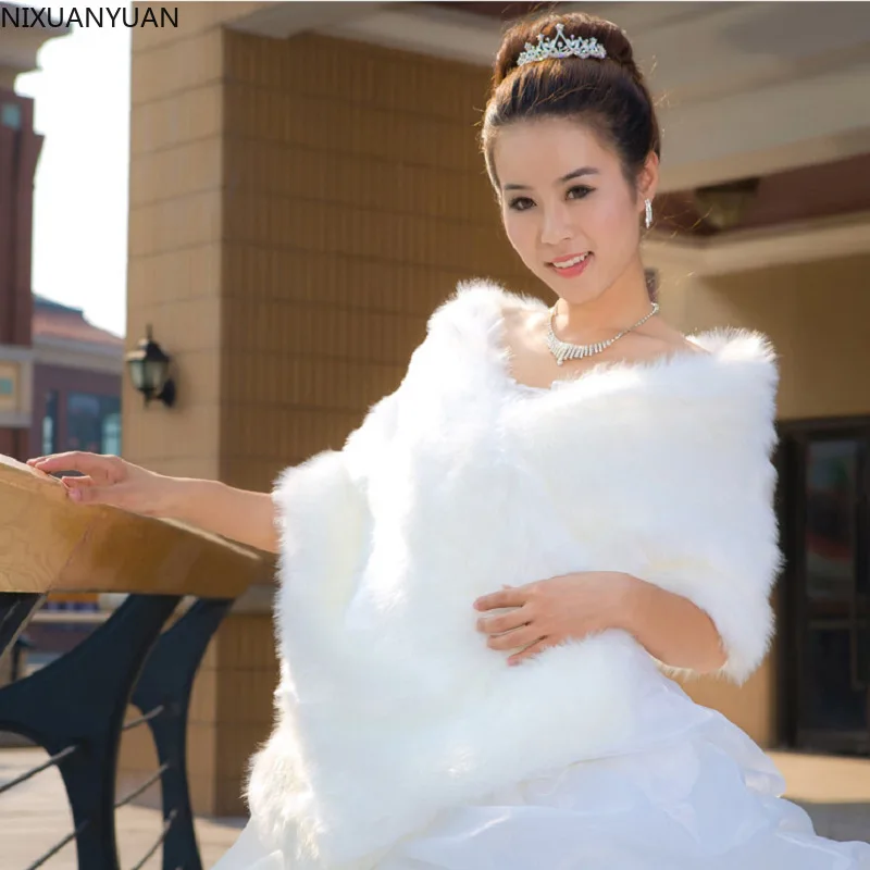 Winter Cape White Fur Shawl Wedding Accessories Elegant 2023 Bridal Wrap Women Wedding Jackets Soft Cape Imitation Fur
Winter Cape White Fur Shawl Wedding Accessories Elegant 2023 Bridal Wrap Women Wedding Jackets Soft Cape Imitation Fur