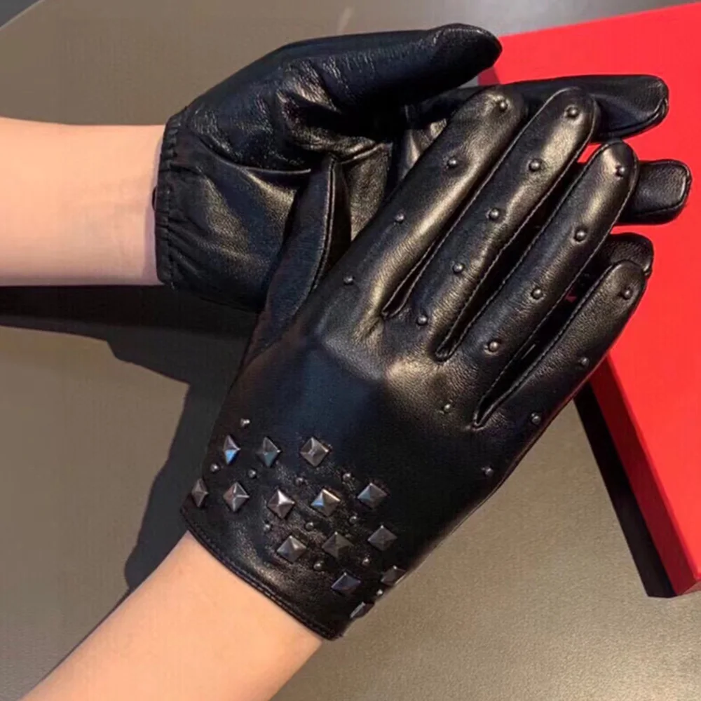 New imported genuine leather for warmth and multi-color selection of exquisite women's gloves
New imported genuine leather for warmth and multi-color selection of exquisite women's gloves