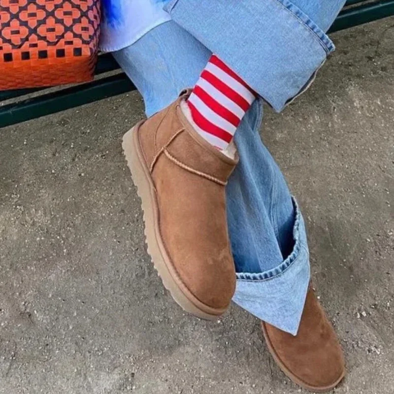 Winter Real Sheepskin Wool Boots Ladies Snow Boots Fur Warm Low-cut Shoes Slippers Man Women Winter Short Boots Super Mini 2023
Winter Real Sheepskin Wool Boots Ladies Snow Boots Fur Warm Low-cut Shoes Slippers Man Women Winter Short Boots Super Mini 2023