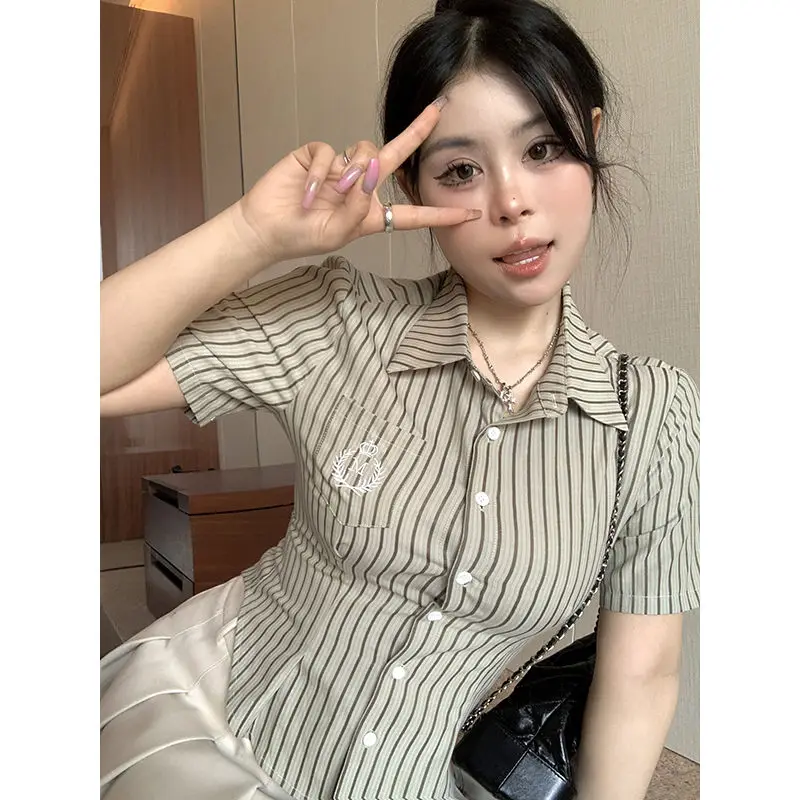 Deeptown Green Striped Gyaru Women's Blouse American Vintage Sexy Shirts Tunic Short Sleeve Crop Tops Ladies Korean Style Preppy
Deeptown Green Striped Gyaru Women's Blouse American Vintage Sexy Shirts Tunic Short Sleeve Crop Tops Ladies Korean Style Preppy