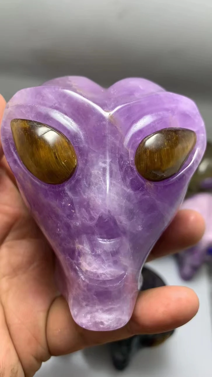 Natural crystals stone Alien Skull Statue Healing Crystal home Decor quartz Gemstone Collection Stone Carved Wicca Figurine
Natural crystals stone Alien Skull Statue Healing Crystal home Decor quartz Gemstone Collection Stone Carved Wicca Figurine
