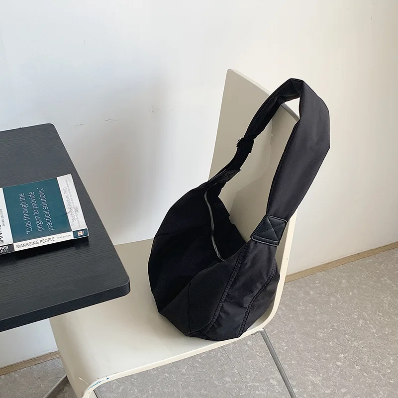 2023 new winter women's bag large capacity casual crossbody bag dumpling bag high-end solid color shoulder bag
2023 new winter women's bag large capacity casual crossbody bag dumpling bag high-end solid color shoulder bag