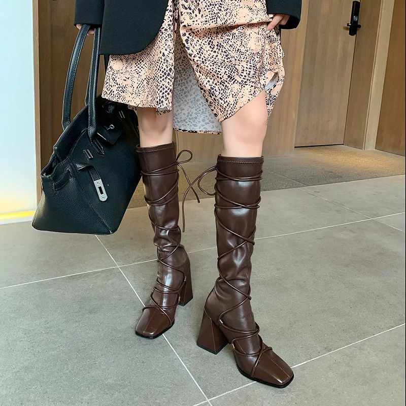 Fall/Winter New Style Women Cross Strap Chunky High Heels Knee High Long Boots Leather Square Toe Zip Female Botas High Boots
Fall/Winter New Style Women Cross Strap Chunky High Heels Knee High Long Boots Leather Square Toe Zip Female Botas High Boots