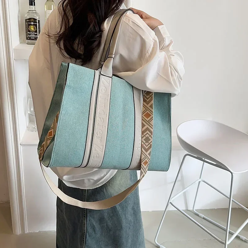 BBA115 Large Capacity Portable Canvas Handbags Wide Shoulder Strap Women New Simple Commuter Crossbody Bags
BBA115 Large Capacity Portable Canvas Handbags Wide Shoulder Strap Women New Simple Commuter Crossbody Bags