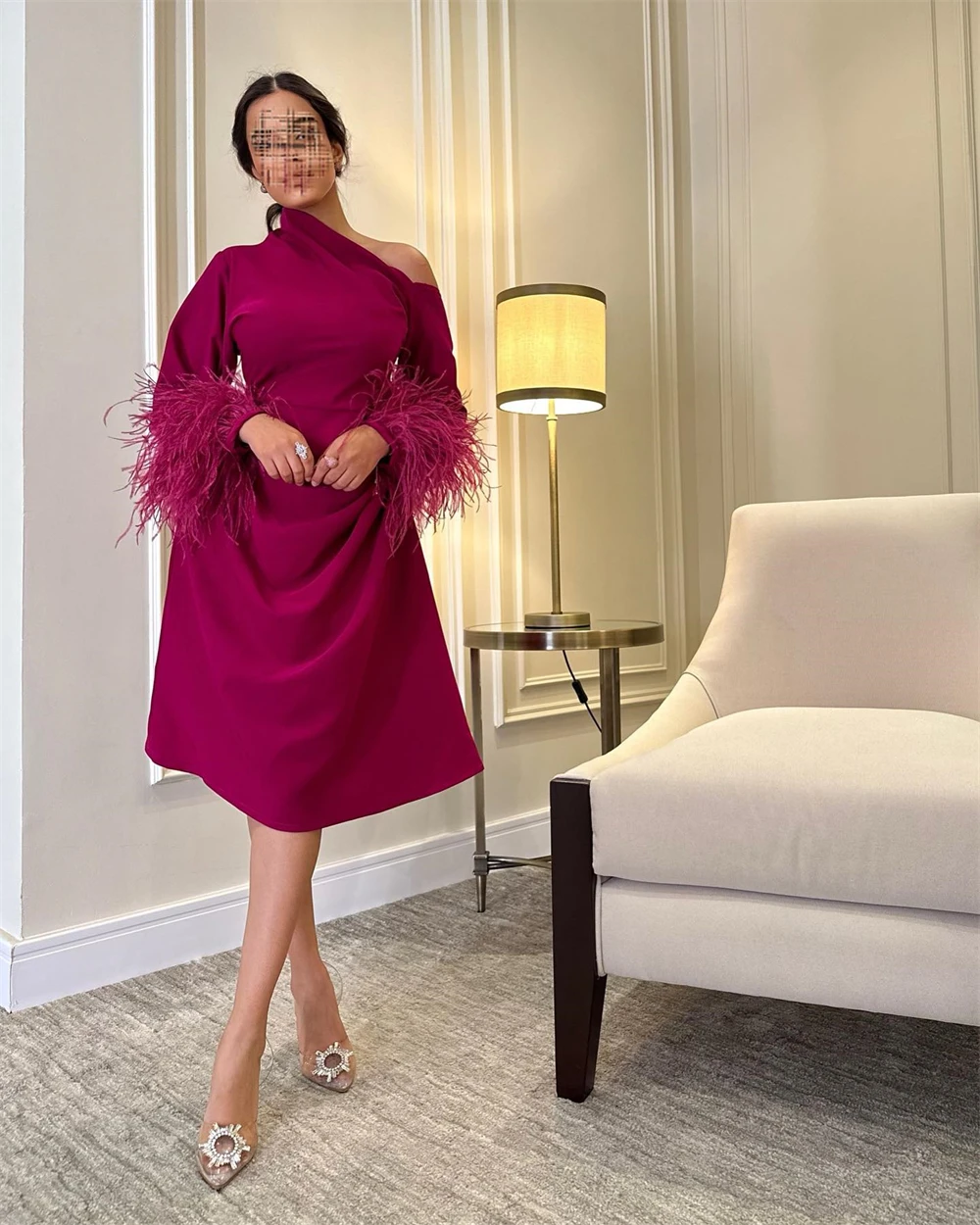 Off the Shoulder A-line Prom Dresses With Feathers Long Sleeves Knee Length Arabia Formal Occasion Evening Party Gowns
Off the Shoulder A-line Prom Dresses With Feathers Long Sleeves Knee Length Arabia Formal Occasion Evening Party Gowns
