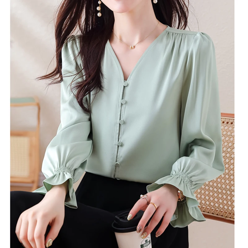 QOERLIN Office Ladies V-Neck Long Sleeve Green Shirts Women 2024 Spring Fall Flare Sleeve Single-Breasted Tops Workwear Blouses
QOERLIN Office Ladies V-Neck Long Sleeve Green Shirts Women 2024 Spring Fall Flare Sleeve Single-Breasted Tops Workwear Blouses
