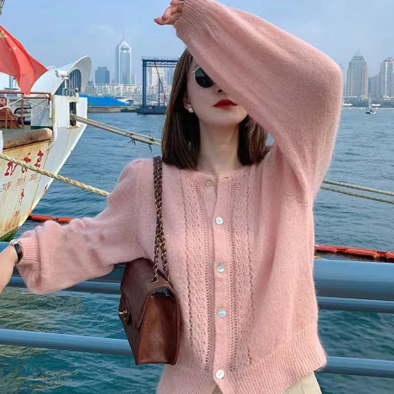 2023 Spring Autumn New Korean Candy O-neck Long Sleeves Solid Button Hollow Loose Relaxed Office Lady Leisure Knitted Cardigan
2023 Spring Autumn New Korean Candy O-neck Long Sleeves Solid Button Hollow Loose Relaxed Office Lady Leisure Knitted Cardigan