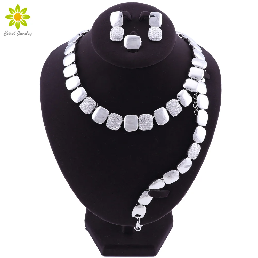 Новый комплект ювелирных изделий из Дубая с серебряным покрытием нигерийские Свадебные африканские бусы ожерелье серьги комплект ювелирных изделий дизайн костюма
Новый комплект ювелирных изделий из Дубая с серебряным покрытием нигерийские Свадебные африканские бусы ожерелье серьги комплект ювелирных изделий дизайн костюма