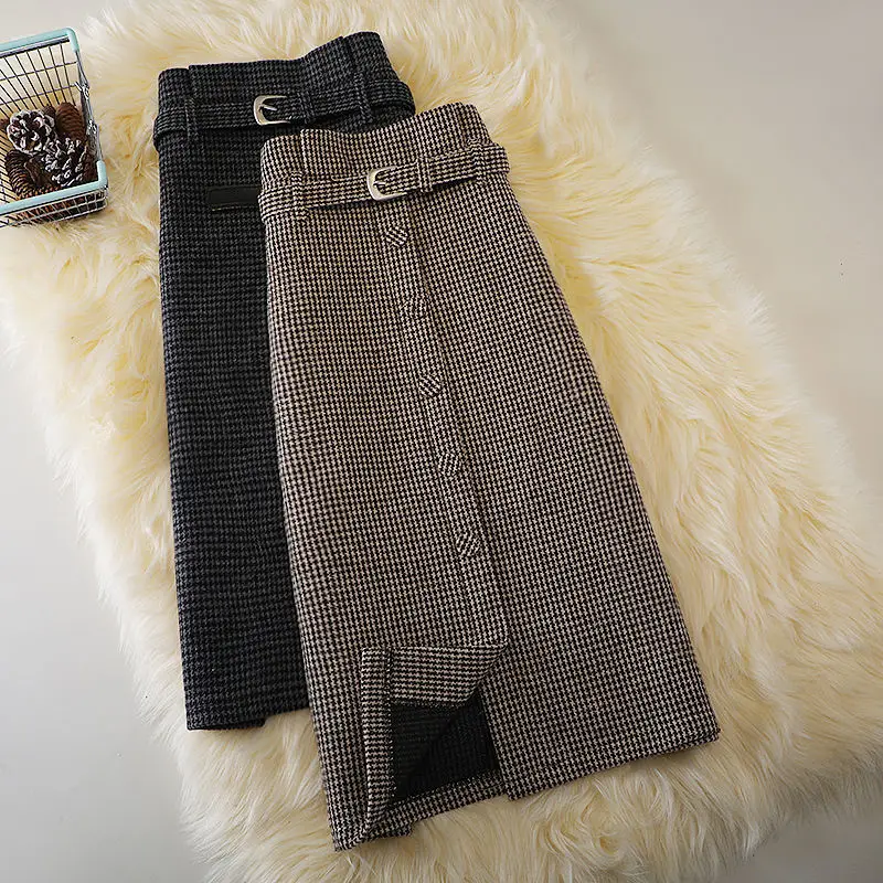 Women Plus Size A line Plaid Midi Skirt with Side Slit Autumn Winter New Arrival
Women Plus Size A line Plaid Midi Skirt with Side Slit Autumn Winter New Arrival