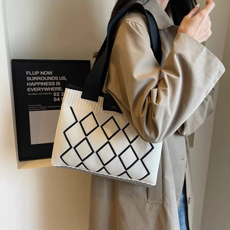Korean Version Knitted Wool Bag Women's 2024 New Fashion Large Capacity Contrasting Colors Versatile Commuter Shoulder Tote Bags
Korean Version Knitted Wool Bag Women's 2024 New Fashion Large Capacity Contrasting Colors Versatile Commuter Shoulder Tote Bags