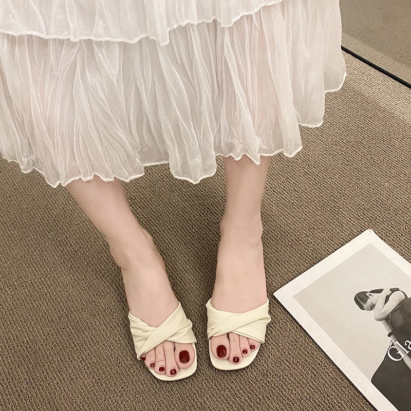 2024 Summer Fashion Simple Ladies Slippers Dew Feet High Heels Solid Color Comfortable Casual SlippersFashion Slippers
2024 Summer Fashion Simple Ladies Slippers Dew Feet High Heels Solid Color Comfortable Casual SlippersFashion Slippers