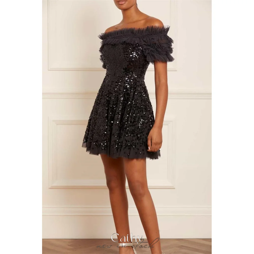 Cathy Black Glitter Prom Dresses Off the Shoulder Mini vestidos de noche Elegant Sleeveless Shiny Sequins Formal Evening 2024
Cathy Black Glitter Prom Dresses Off the Shoulder Mini vestidos de noche Elegant Sleeveless Shiny Sequins Formal Evening 2024