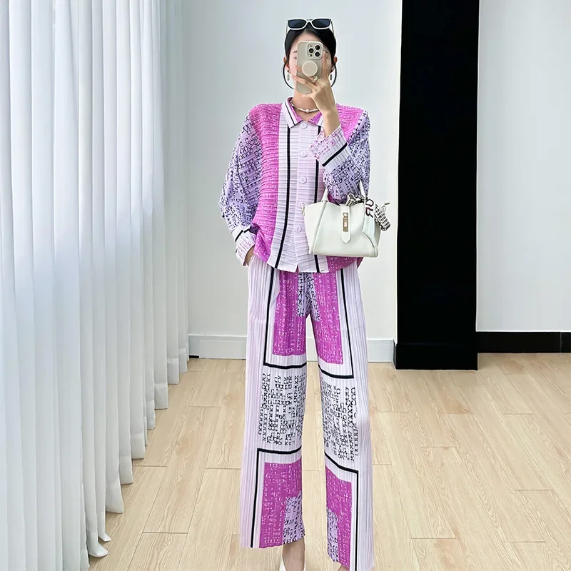 Miyake Original Temperament Aging Suit Female Fall New High-end Printing Pleated Aging Temperament Cardigan Top Straight Pants
Miyake Original Temperament Aging Suit Female Fall New High-end Printing Pleated Aging Temperament Cardigan Top Straight Pants