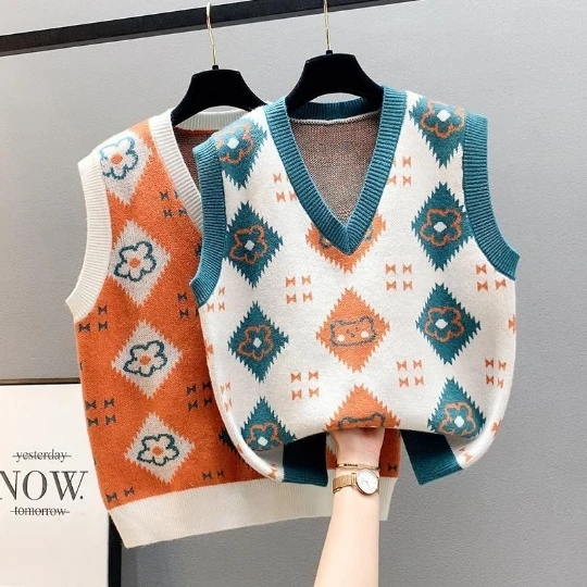 Bear New Cartoon Cute Spring Autumn V-neck Knit Sleeveless Sweater Vest Loose Coat Outcoat Student Lady Top Cloth for Women girl
Bear New Cartoon Cute Spring Autumn V-neck Knit Sleeveless Sweater Vest Loose Coat Outcoat Student Lady Top Cloth for Women girl