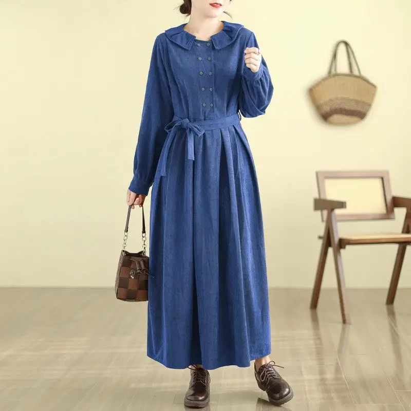 Женское длинное вельветовое платье большого размера, повседневное однотонное платье средней длины на шнуровке, модель Z4288 на осень и зиму, 2023
Женское длинное вельветовое платье большого размера, повседневное однотонное платье средней длины на шнуровке, модель Z4288 на осень и зиму, 2023