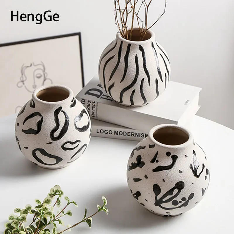 Northern Europe Ceramic Vase Creative Modern Flowerpot Home Accessories Flower Arrangement Container Vase Living Room Decoration
Northern Europe Ceramic Vase Creative Modern Flowerpot Home Accessories Flower Arrangement Container Vase Living Room Decoration