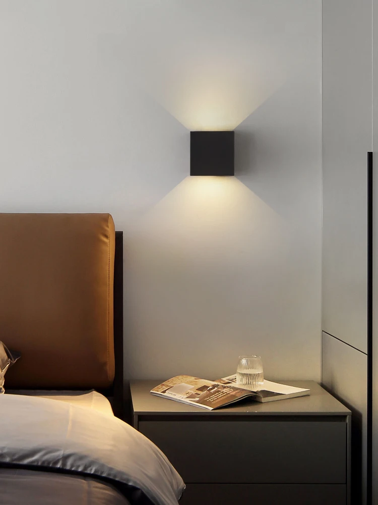 

Скандинавская Минималистичная настенная лампа для спальни, современный минималистичный настенный светильник для гостиной, креативная квадратная лестница, коридор